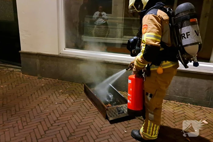 Brandweer ingezet voor brandende rookkast