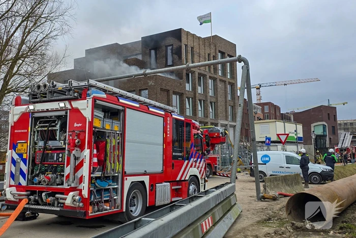 Flinke rookontwikkeling bij brand op dakterras