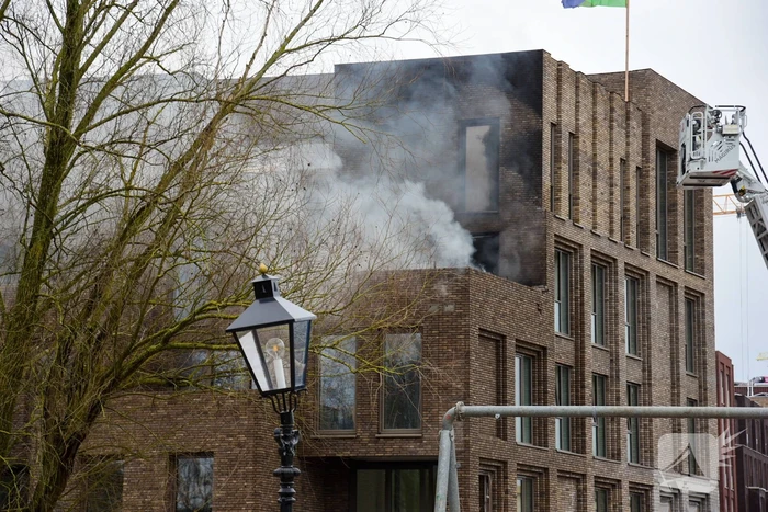 Flinke rookontwikkeling bij brand op dakterras