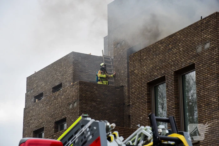 Flinke rookontwikkeling bij brand op dakterras