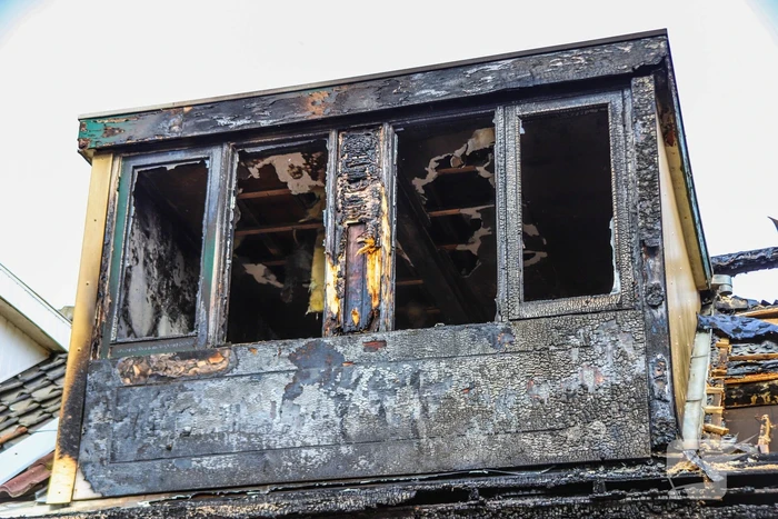 Enorme schade aan woning na heftige brand