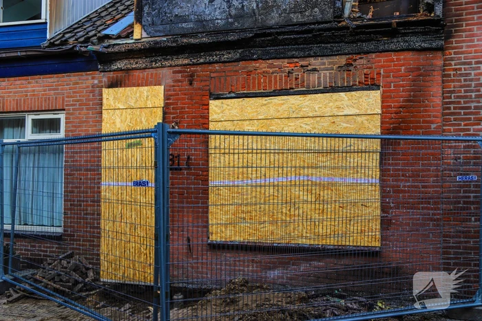 Enorme schade aan woning na heftige brand