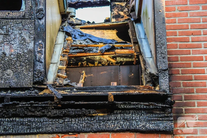 Enorme schade aan woning na heftige brand