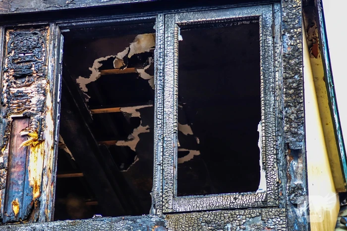 Enorme schade aan woning na heftige brand