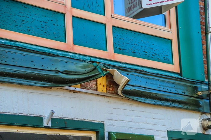 Enorme schade aan woning na heftige brand