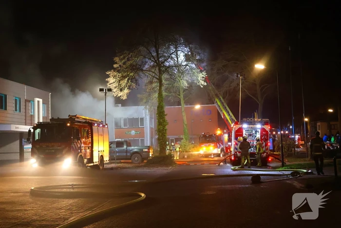 Grote brand in bedrijfspand