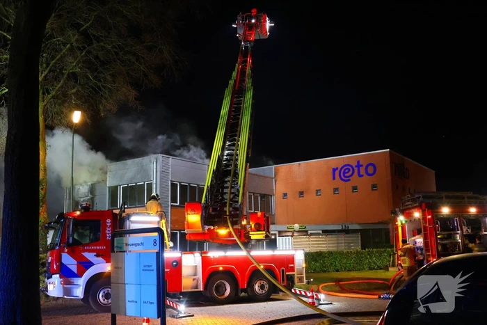 Grote brand in bedrijfspand