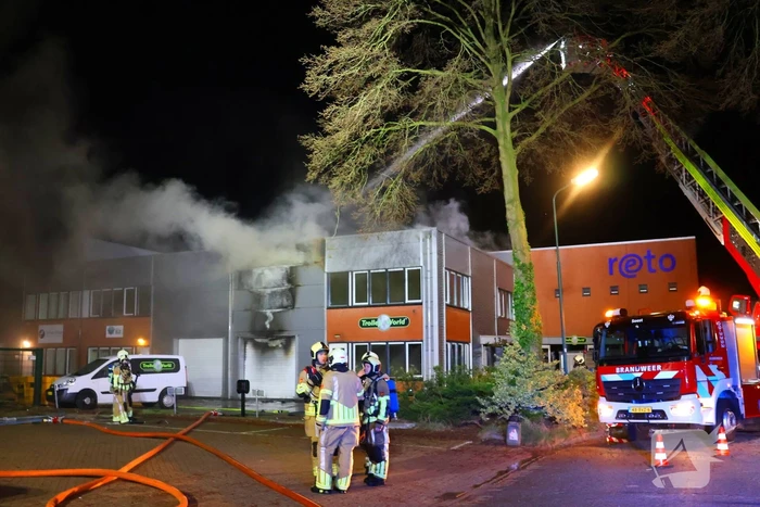 Grote brand in bedrijfspand