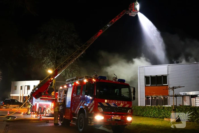 Grote brand in bedrijfspand