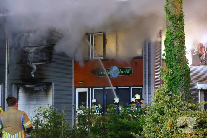 Grote brand in bedrijfspand