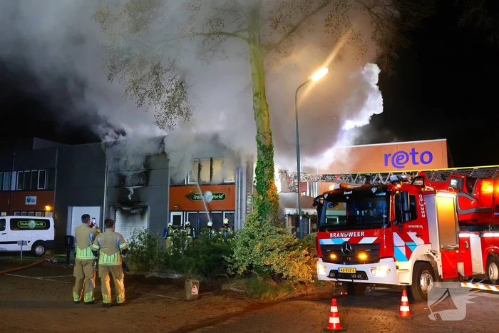 Grote brand in bedrijfspand