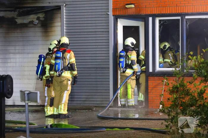 Grote brand in bedrijfspand