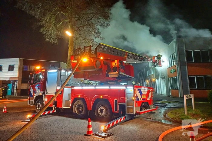 Grote brand in bedrijfspand