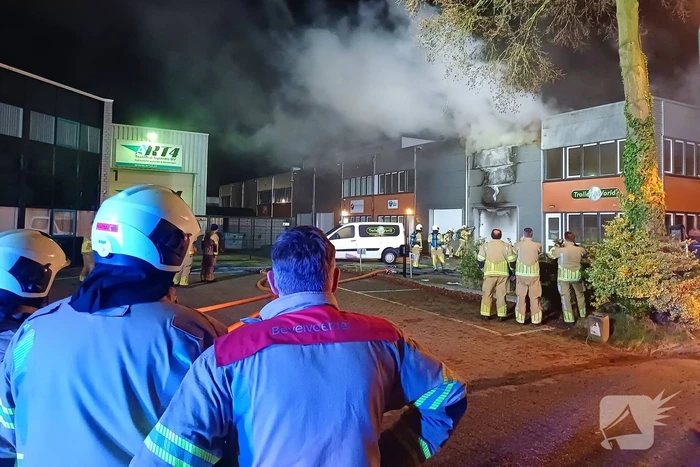 Grote brand in bedrijfspand