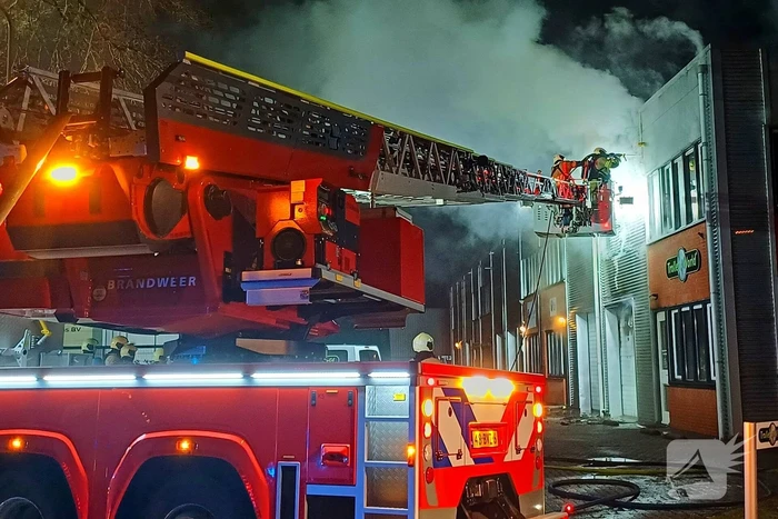 Grote brand in bedrijfspand
