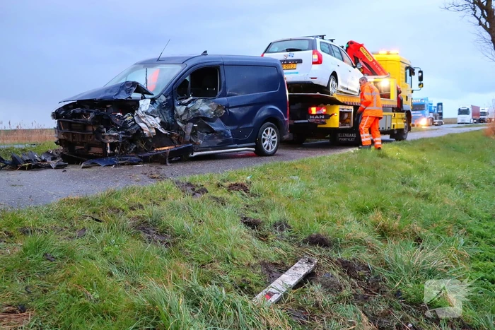 Gewonde naar ziekenhuis na aanrijding