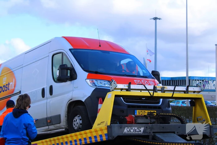 Bestelbus blokkeert oprit