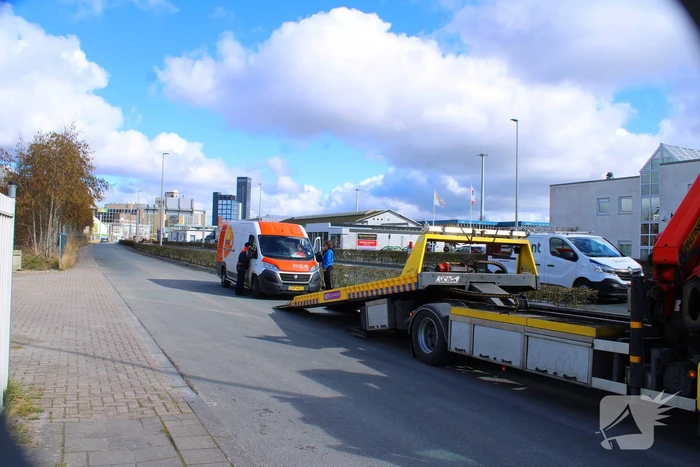 Bestelbus blokkeert oprit