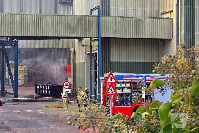 Brand in loods van papierfabriek