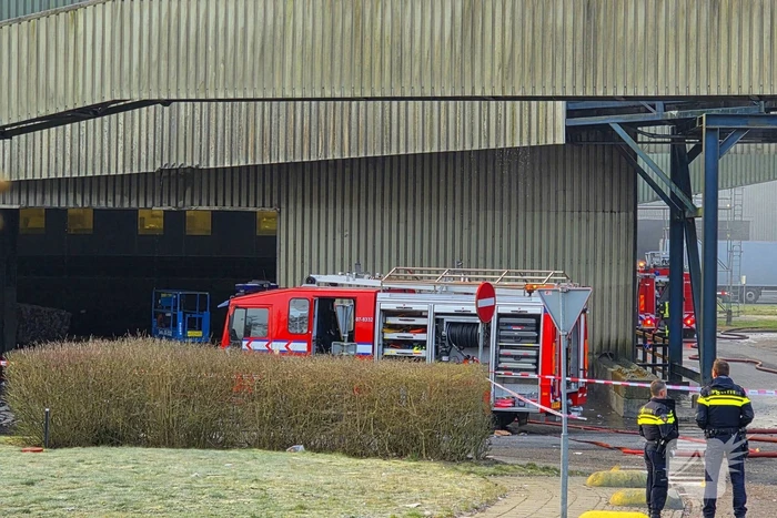 Brand in loods van papierfabriek