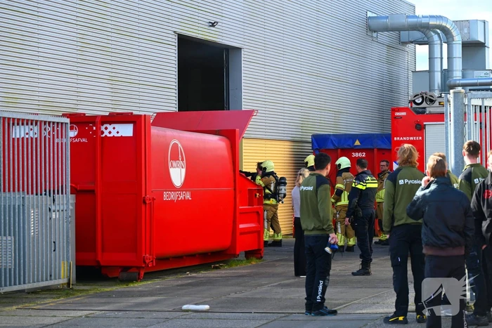 Verkenning van de brand in een loods