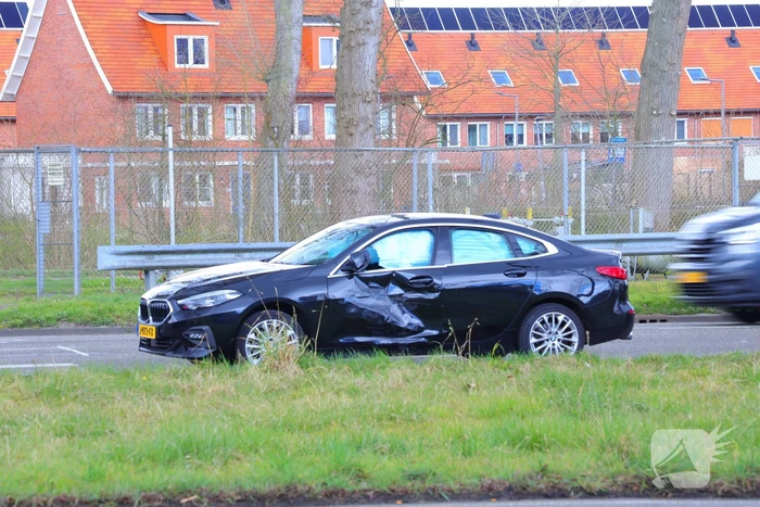 Geen gewonden bij aanrijding met bakwagen