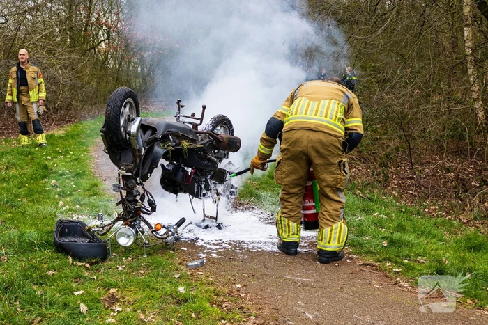 Scooter gaat in vlammen op