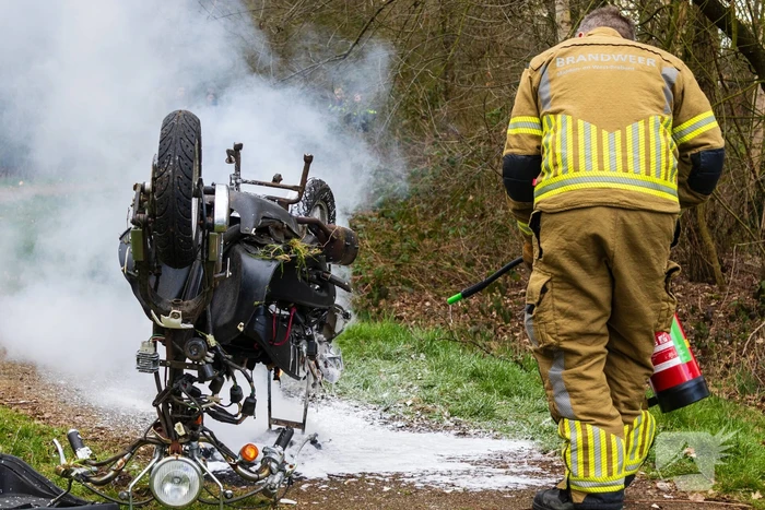 Scooter gaat in vlammen op