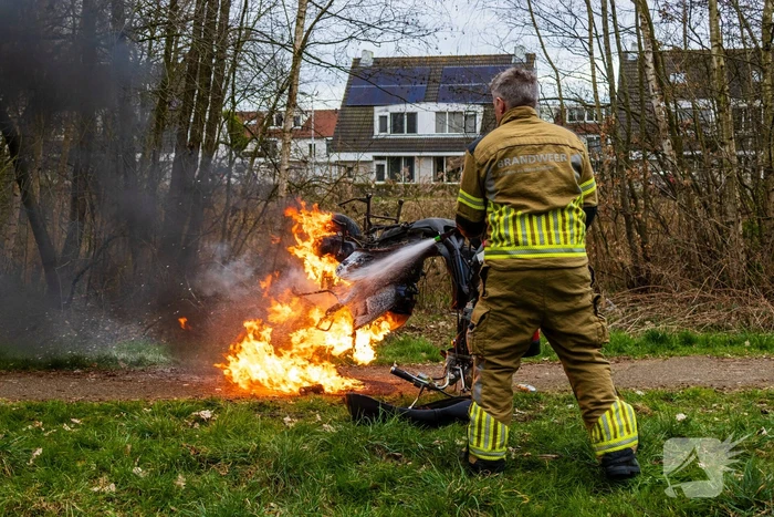 Scooter gaat in vlammen op