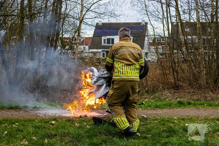 Scooter gaat in vlammen op