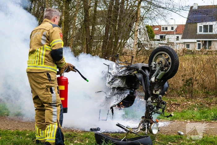 Scooter gaat in vlammen op