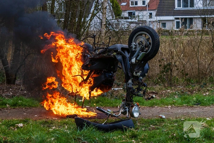 Scooter gaat in vlammen op