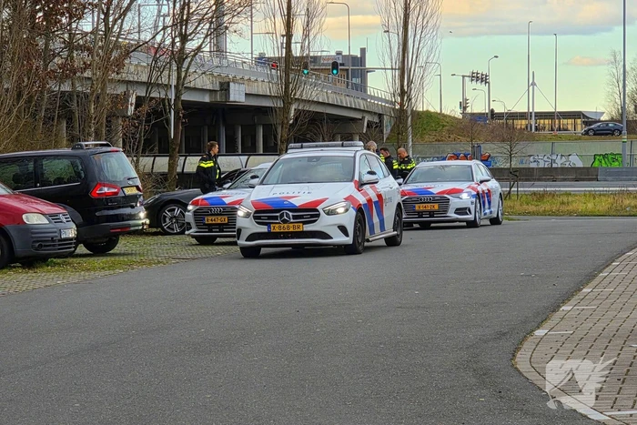 Politie haalt auto van snelweg