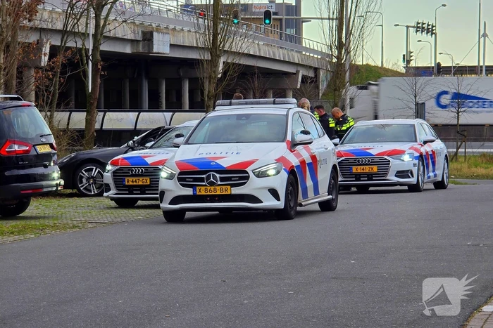 Politie haalt auto van snelweg