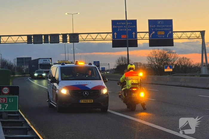 Brandende auto's in tunnel zorgen voor flinke file