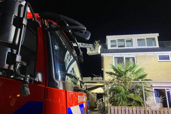 Brand in schoorsteen van woning
