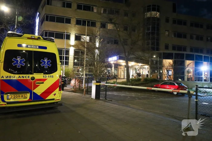 Grote politie-inzet bij hotel voor mogelijke steekincident