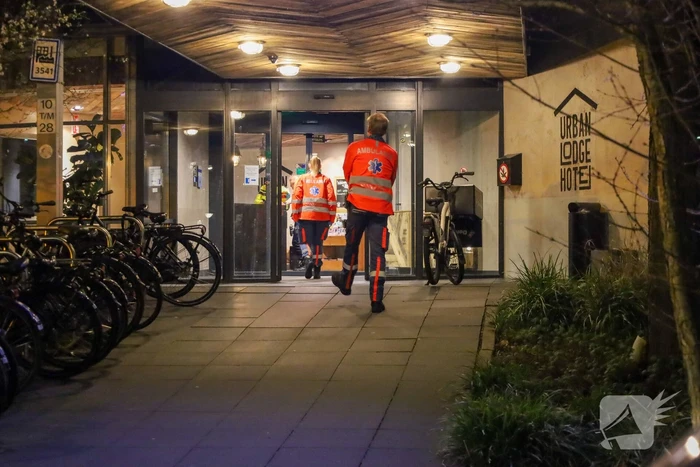 Grote politie-inzet bij hotel voor mogelijke steekincident