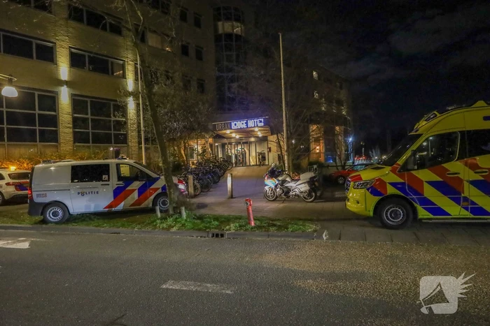 Grote politie-inzet bij hotel voor mogelijke steekincident