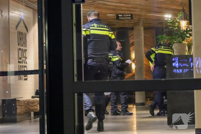 Grote politie-inzet bij hotel voor mogelijke steekincident