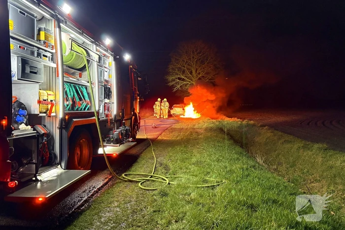 Voertuigbrand moeilijk te bestrijden