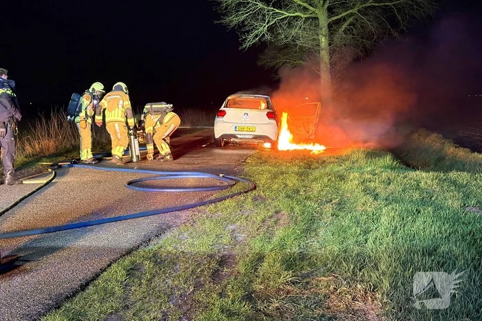 Voertuigbrand moeilijk te bestrijden