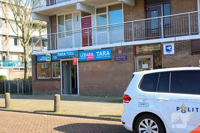 Vuurwapen getoond tijdens overval op telefoonzaak