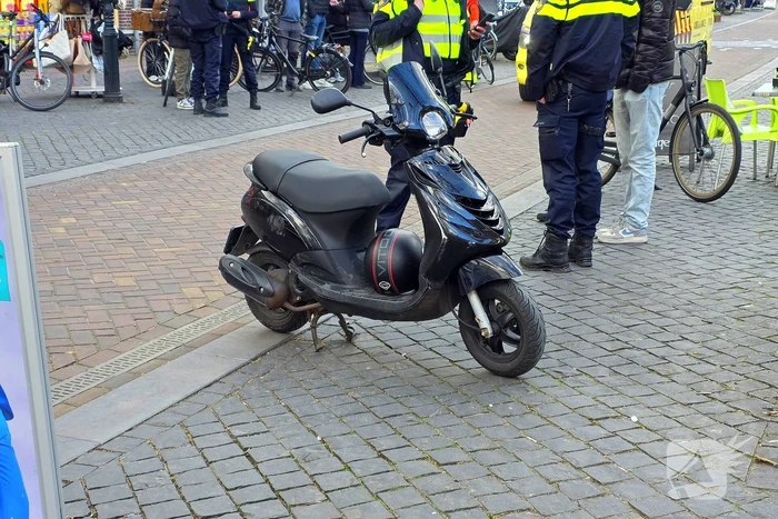 Scooterrijder en fietser ten val na botsing