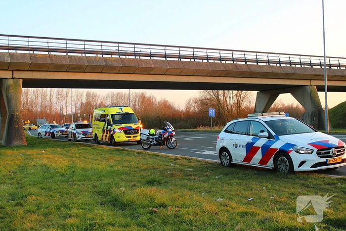 Bestuurder ernstig gewond na crash tegen viaduct
