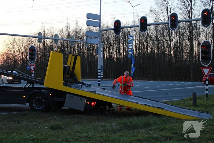 Bestuurder ernstig gewond na crash tegen viaduct