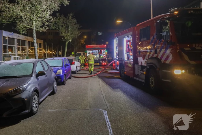 Explosie en grote brand in buurthuis, eerder doelwit geweest van explosie
