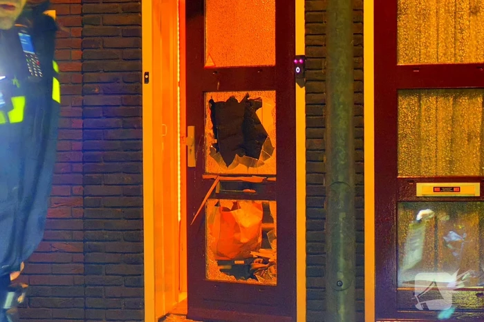 Explosie bij woning, politie onderzoekt incident