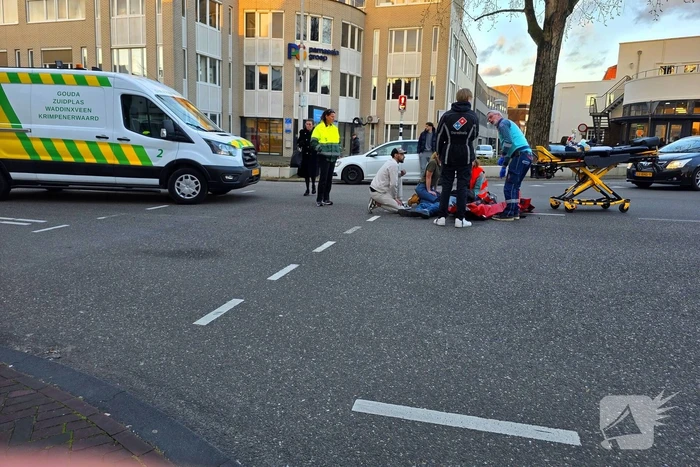 Scooterrijder gewond bij aanrijding met fietsbezorger