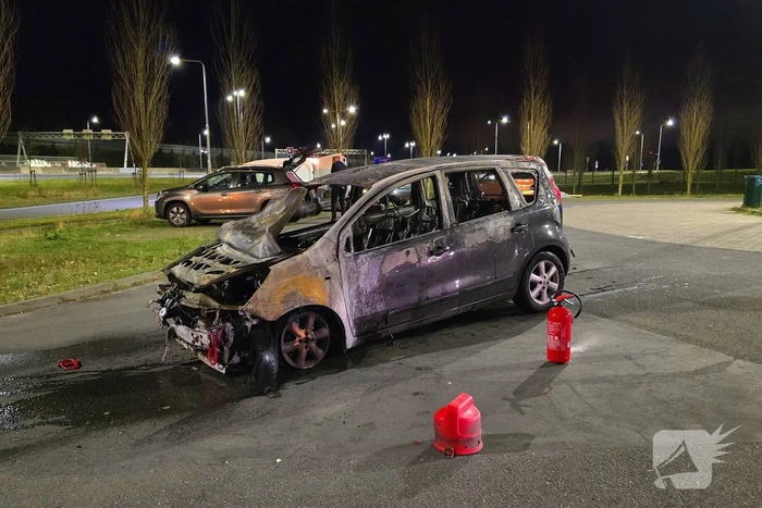 Voertuig vat vlam op voertuig van berger